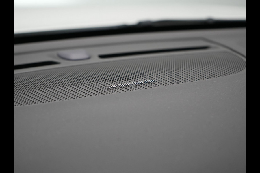 Volvo XC40 Recharge Twin Ultimate 78 kWh 408pk Dealer O.H. | Trekhaak Af Fabriek | Panodak | 360 Camera | Adaptive Cruise | Harman / Kardon | Alcantara Sportstoelen Memory & Verwarmd | Google Assistent | Keyless | Stuur Verwarmd | Blis |