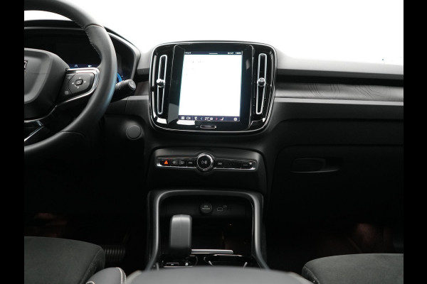 Volvo XC40 Recharge Twin Ultimate 78 kWh 408pk Dealer O.H. | Trekhaak Af Fabriek | Panodak | 360 Camera | Adaptive Cruise | Harman / Kardon | Alcantara Sportstoelen Memory & Verwarmd | Google Assistent | Keyless | Stuur Verwarmd | Blis |