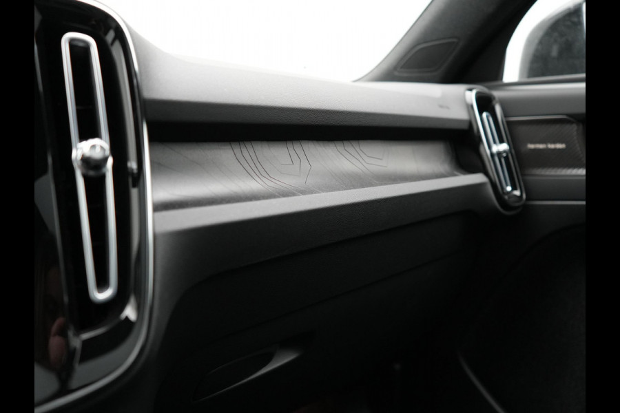 Volvo XC40 Recharge Twin Ultimate 78 kWh 408pk Dealer O.H. | Trekhaak Af Fabriek | Panodak | 360 Camera | Adaptive Cruise | Harman / Kardon | Alcantara Sportstoelen Memory & Verwarmd | Google Assistent | Keyless | Stuur Verwarmd | Blis |