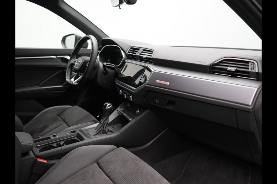 Audi Q3 45 TFSI e S edition PHEV 245pk Dealer O.H. | Adaptive Cruise | Camera | Matrix LED | Sonos Audio | Alcantara Sportstoelen Memory & Verwarmd | Sfeerverlichting | S Line Interieur | Keyless | Blis | Navigatie | DAB | Plug In Hybrid |