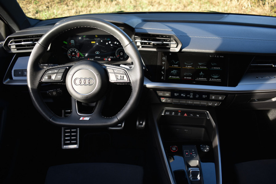 Audi A3 Sportback 2.0 TFSI S3 QUATTRO 310PK S-TRONIC S3-SPORT CAMERA/LEDER/CARPLAY