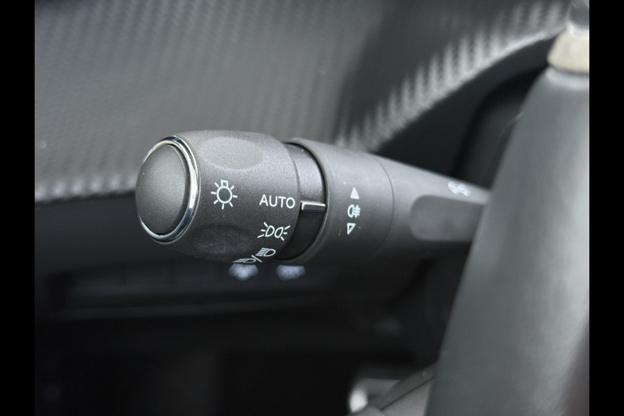 Peugeot e-208 EV GT 350 50kWh Navi Ecc 360°Camera Panoramadak Apple Carplay Android Auto Adap.Cruise Stoelverwarming Privacy Glas DAB+ Bluetooth Keyless Dodehoekdetectie 1e Eigenaar Origineel Nederlandse Auto Dealeronderhouden