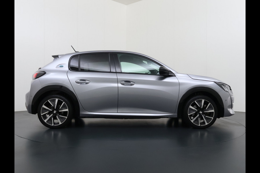 Peugeot e-208 EV GT 350 50kWh Navi Ecc 360°Camera Panoramadak Apple Carplay Android Auto Adap.Cruise Stoelverwarming Privacy Glas DAB+ Bluetooth Keyless Dodehoekdetectie 1e Eigenaar Origineel Nederlandse Auto Dealeronderhouden