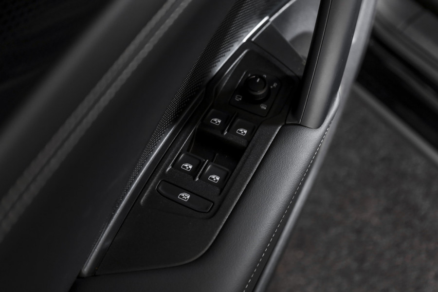 Volkswagen Tiguan 1.5 eHybrid 204 PK Life | Elek. Trekhaak | Dig. Cockpit | Adapt. Cruise | Stoel-+stuurverw. | PDC | Camera | App. Connect | ECC | LM 18" | 8309