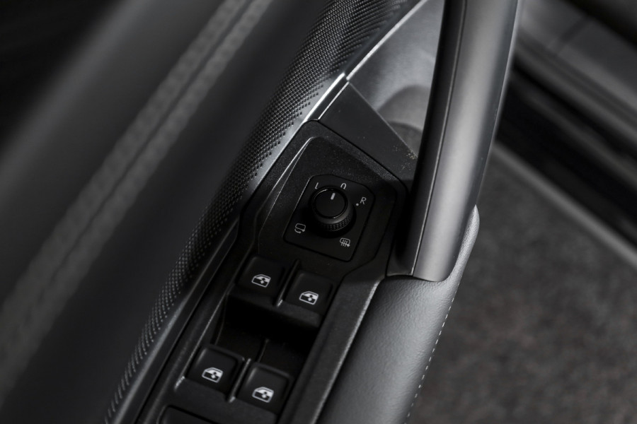 Volkswagen Tiguan 1.5 eHybrid 204 PK Life | Elek. Trekhaak | Dig. Cockpit | Adapt. Cruise | Stoel-+stuurverw. | PDC | Camera | App. Connect | ECC | LM 18" | 8309