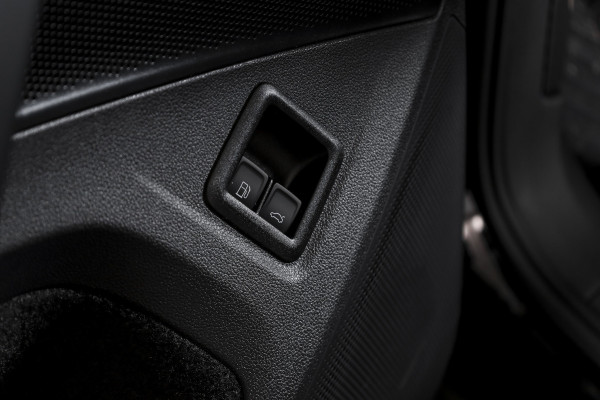 Volkswagen Tiguan 1.5 eHybrid 204 PK Life | Elek. Trekhaak | Dig. Cockpit | Adapt. Cruise | Stoel-+stuurverw. | PDC | Camera | App. Connect | ECC | LM 18" | 8309