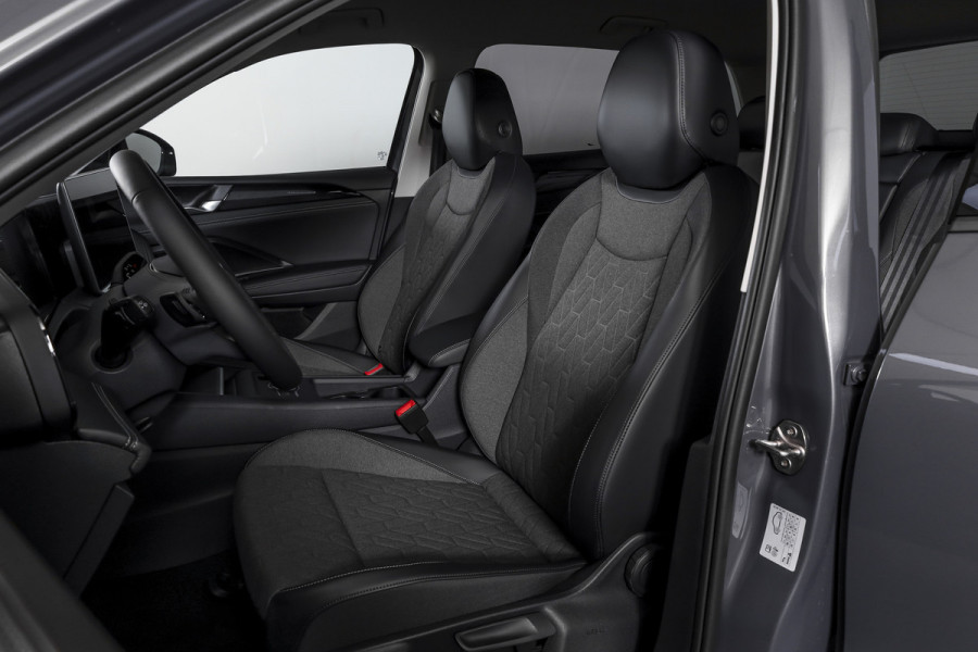 Volkswagen Tiguan 1.5 eHybrid 204 PK Life | Elek. Trekhaak | Dig. Cockpit | Adapt. Cruise | Stoel-+stuurverw. | PDC | Camera | App. Connect | ECC | LM 18" | 8311