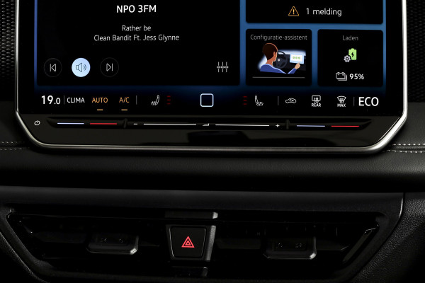 Volkswagen Tiguan 1.5 eHybrid 204 PK Life | Elek. Trekhaak | Dig. Cockpit | Adapt. Cruise | Stoel-+stuurverw. | PDC | Camera | App. Connect | ECC | LM 18" | 8311