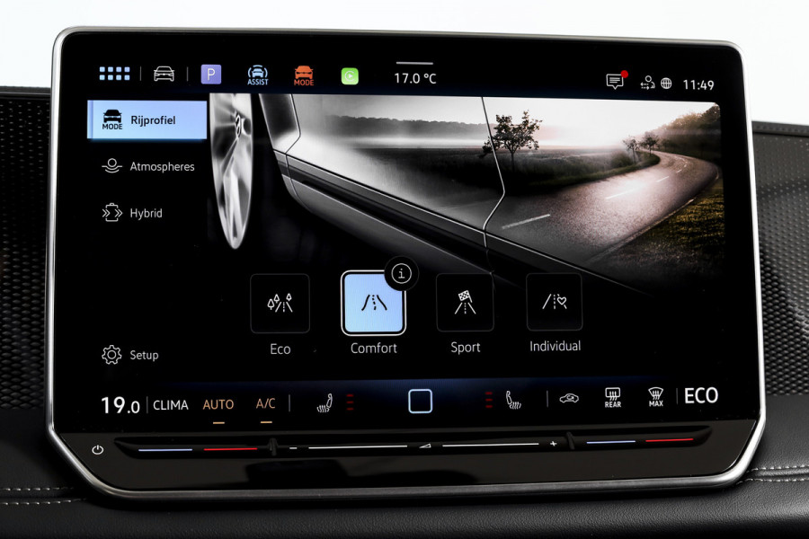 Volkswagen Tiguan 1.5 eHybrid 204 PK Life | Elek. Trekhaak | Dig. Cockpit | Adapt. Cruise | Stoel-+stuurverw. | PDC | Camera | App. Connect | ECC | LM 18" | 8311