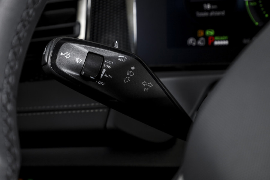 Volkswagen Tiguan 1.5 eHybrid 204 PK Life | Elek. Trekhaak | Dig. Cockpit | Adapt. Cruise | Stoel-+stuurverw. | PDC | Camera | App. Connect | ECC | LM 18" | 8311