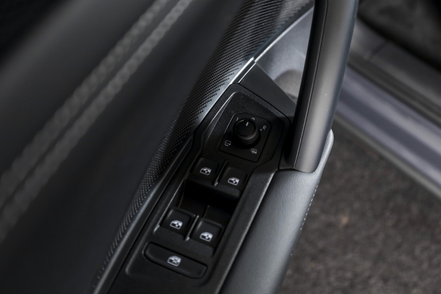 Volkswagen Tiguan 1.5 eHybrid 204 PK Life | Elek. Trekhaak | Dig. Cockpit | Adapt. Cruise | Stoel-+stuurverw. | PDC | Camera | App. Connect | ECC | LM 18" | 8311