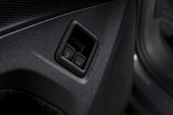 Volkswagen Tiguan 1.5 eHybrid 204 PK Life | Elek. Trekhaak | Dig. Cockpit | Adapt. Cruise | Stoel-+stuurverw. | PDC | Camera | App. Connect | ECC | LM 18" | 8311