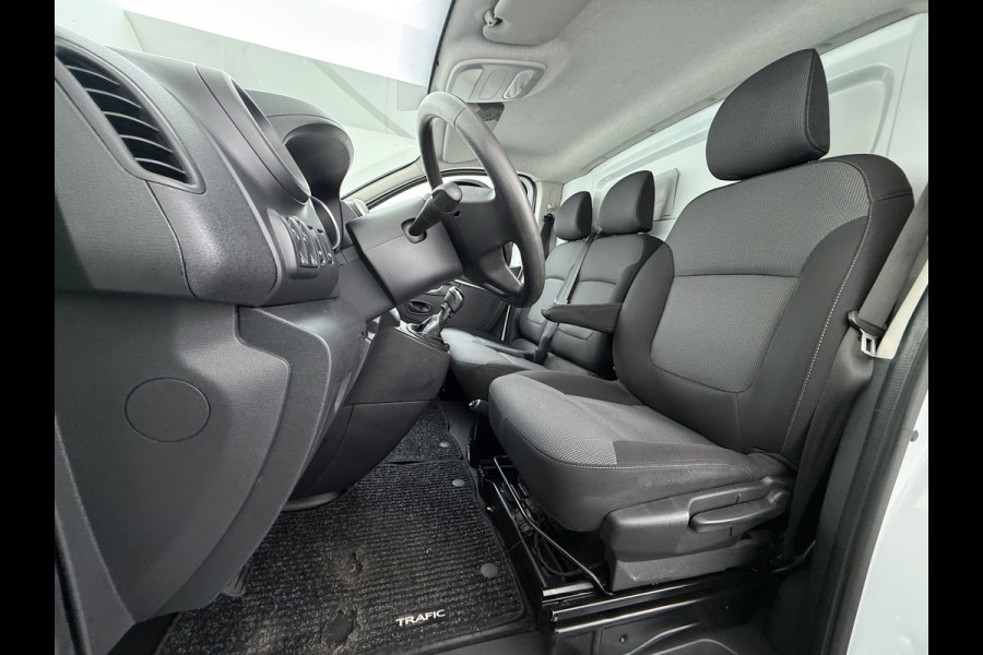 Renault Trafic 2.0dCi 120PK T29 L1H1 3-Persoons Trekhaak Euro 6 Apple Carplay Android Auto Airco Navi Cruise Control Led Bluetooth Pdc Betonplex Vloer Wandbetimmering Schuifdeur 1e Eigenaar Origineel Nederlandse Bus
