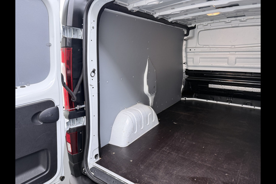 Renault Trafic 2.0dCi 120PK T29 L1H1 3-Persoons Trekhaak Euro 6 Apple Carplay Android Auto Airco Navi Cruise Control Led Bluetooth Pdc Betonplex Vloer Wandbetimmering Schuifdeur 1e Eigenaar Origineel Nederlandse Bus