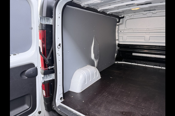 Renault Trafic 2.0dCi 120PK T29 L1H1 3-Persoons Trekhaak Euro 6 Apple Carplay Android Auto Airco Navi Cruise Control Led Bluetooth Pdc Betonplex Vloer Wandbetimmering Schuifdeur 1e Eigenaar Origineel Nederlandse Bus