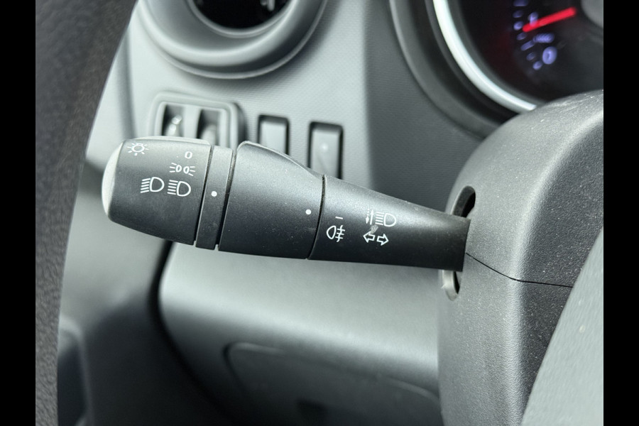 Renault Trafic 2.0dCi 120PK T29 L1H1 3-Persoons Trekhaak Euro 6 Apple Carplay Android Auto Airco Navi Cruise Control Led Bluetooth Pdc Betonplex Vloer Wandbetimmering Schuifdeur 1e Eigenaar Origineel Nederlandse Bus