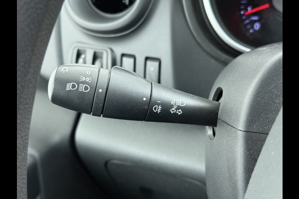 Renault Trafic 2.0dCi 120PK T29 L1H1 3-Persoons Trekhaak Euro 6 Apple Carplay Android Auto Airco Navi Cruise Control Led Bluetooth Pdc Betonplex Vloer Wandbetimmering Schuifdeur 1e Eigenaar Origineel Nederlandse Bus