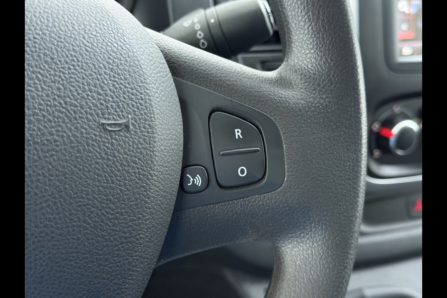 Renault Trafic 2.0dCi 120PK T29 L1H1 3-Persoons Trekhaak Euro 6 Apple Carplay Android Auto Airco Navi Cruise Control Led Bluetooth Pdc Betonplex Vloer Wandbetimmering Schuifdeur 1e Eigenaar Origineel Nederlandse Bus