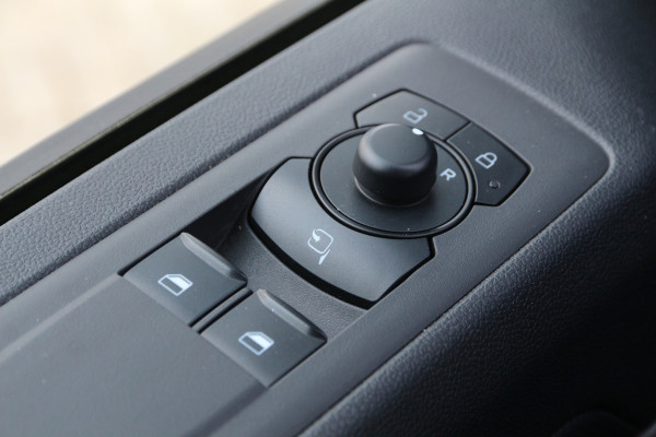 Ford Transit Custom 2.0 TDCI 136 | KAR-edition | LED | Camera | Navi | Clima..