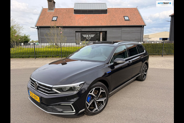 Volkswagen Passat Variant 1.4 TSI PHEV GTE PANORAMDAK VIRTUAL COCKPIT LEER NAVI CAMERA IQ-MATRIX ELECTR-TREKHAAK