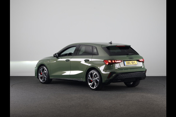 Audi A3 Sportback 45 TFSI e S edition Competition 245pk | Navigatie | Sonos Audio | Keyless | 18 inch Lichtmetalen velgen |