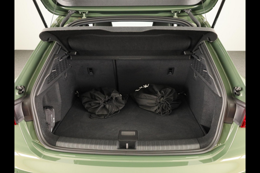 Audi A3 Sportback 45 TFSI e S edition Competition 245pk | Navigatie | Sonos Audio | Keyless | 18 inch Lichtmetalen velgen |