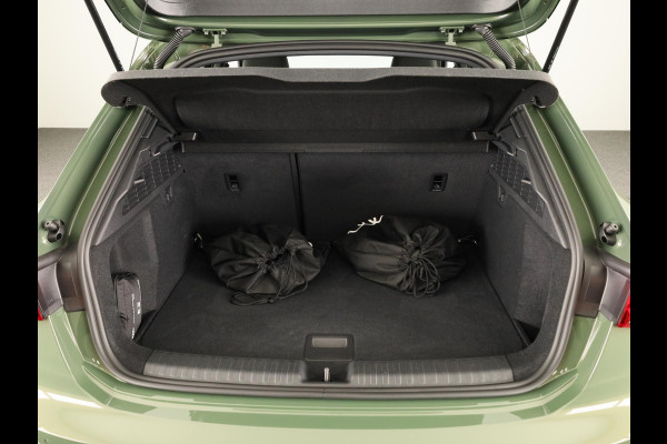 Audi A3 Sportback 45 TFSI e S edition Competition 245pk | Navigatie | Sonos Audio | Keyless | 18 inch Lichtmetalen velgen |