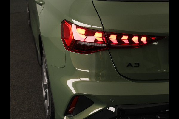 Audi A3 Sportback 45 TFSI e S edition Competition 245pk | Navigatie | Sonos Audio | Keyless | 18 inch Lichtmetalen velgen |