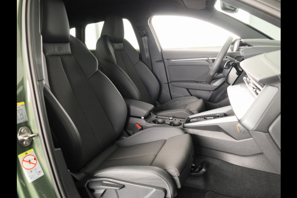 Audi A3 Sportback 45 TFSI e S edition Competition 245pk | Navigatie | Sonos Audio | Keyless | 18 inch Lichtmetalen velgen |