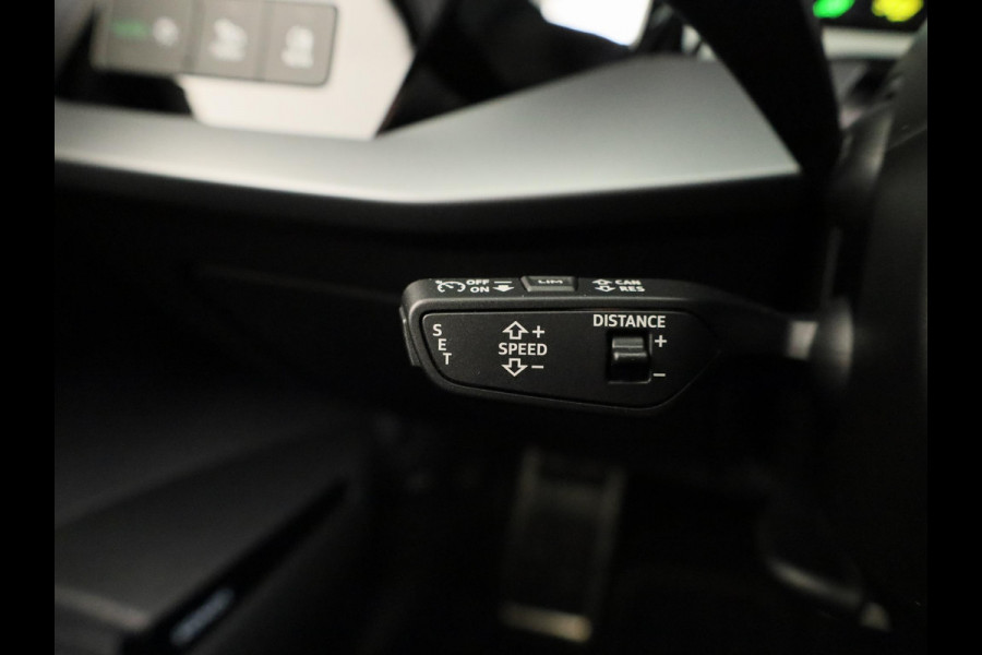 Audi A3 Sportback 45 TFSI e S edition Competition 245pk | Navigatie | Sonos Audio | Keyless | 18 inch Lichtmetalen velgen |