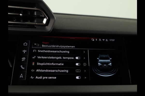 Audi A3 Sportback 45 TFSI e S edition Competition 245pk | Navigatie | Sonos Audio | Keyless | 18 inch Lichtmetalen velgen |