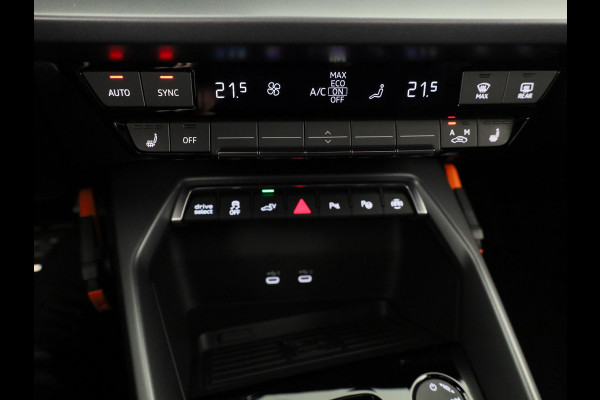 Audi A3 Sportback 45 TFSI e S edition Competition 245pk | Navigatie | Sonos Audio | Keyless | 18 inch Lichtmetalen velgen |