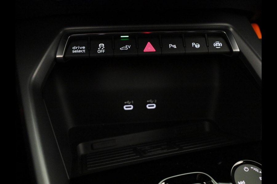 Audi A3 Sportback 45 TFSI e S edition Competition 245pk | Navigatie | Sonos Audio | Keyless | 18 inch Lichtmetalen velgen |