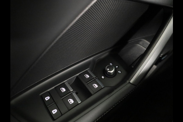 Audi A3 Sportback 45 TFSI e S edition Competition 245pk | Navigatie | Sonos Audio | Keyless | 18 inch Lichtmetalen velgen |