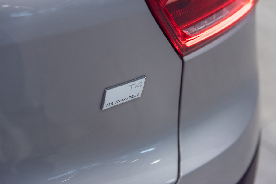 Volvo XC40 T4 Aut. Plug-in Hybrid Core Bright Parkeercamera CruiseControl 211pk