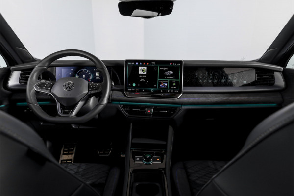 Volkswagen Tayron 1.5 eHybrid 272 PK R-Line Edition | Black Style Pakket | S/K-Panodak | Elek. Trekhaak | Dig. Cockpit | Adapt. Cruise | Stoel-+Stuurverw. | Camera | App. Connect | ECC | Elek. Klep | LM 20" | 5694