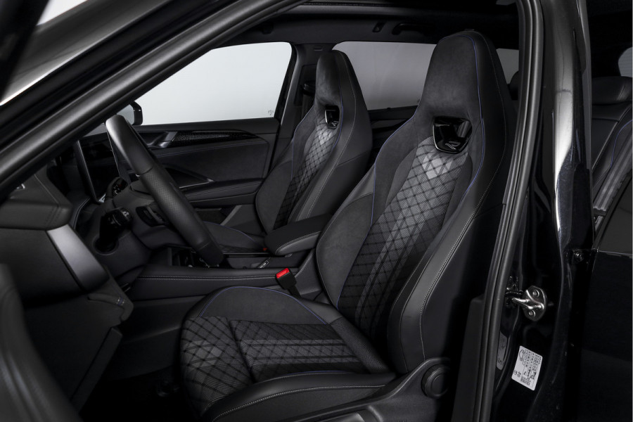 Volkswagen Tayron 1.5 eHybrid 272 PK R-Line Edition | Black Style Pakket | S/K-Panodak | Elek. Trekhaak | Dig. Cockpit | Adapt. Cruise | Stoel-+Stuurverw. | Camera | App. Connect | ECC | Elek. Klep | LM 20" | 5694