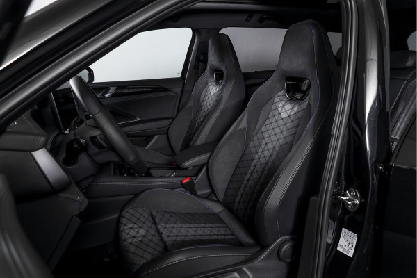 Volkswagen Tayron 1.5 eHybrid 272 PK R-Line Edition | Black Style Pakket | S/K-Panodak | Elek. Trekhaak | Dig. Cockpit | Adapt. Cruise | Stoel-+Stuurverw. | Camera | App. Connect | ECC | Elek. Klep | LM 20" | 5694