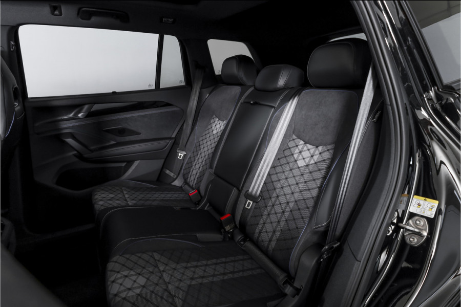 Volkswagen Tayron 1.5 eHybrid 272 PK R-Line Edition | Black Style Pakket | S/K-Panodak | Elek. Trekhaak | Dig. Cockpit | Adapt. Cruise | Stoel-+Stuurverw. | Camera | App. Connect | ECC | Elek. Klep | LM 20" | 5694