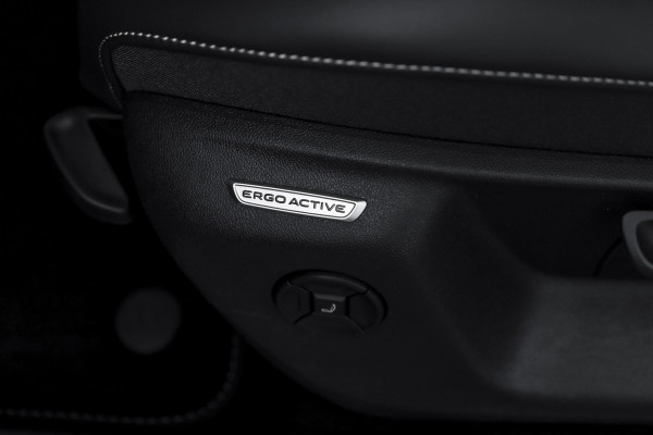 Volkswagen Tayron 1.5 eHybrid 272 PK R-Line Edition | Black Style Pakket | S/K-Panodak | Elek. Trekhaak | Dig. Cockpit | Adapt. Cruise | Stoel-+Stuurverw. | Camera | App. Connect | ECC | Elek. Klep | LM 20" | 5694