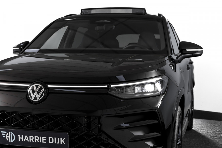 Volkswagen Tayron 1.5 eHybrid 272 PK R-Line Edition | Black Style Pakket | S/K-Panodak | Elek. Trekhaak | Dig. Cockpit | Adapt. Cruise | Stoel-+Stuurverw. | Camera | App. Connect | ECC | Elek. Klep | LM 20" | 5694