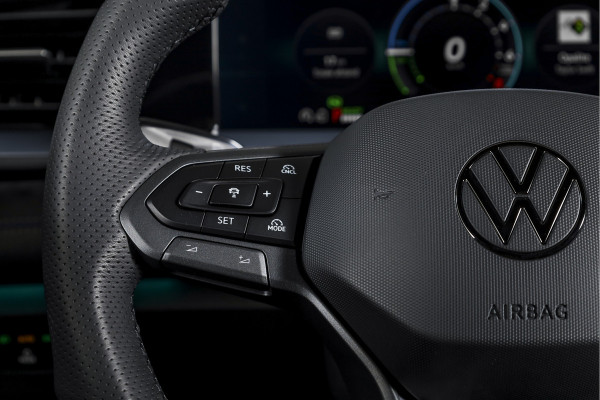 Volkswagen Tayron 1.5 eHybrid 272 PK R-Line Edition | Black Style Pakket | S/K-Panodak | Elek. Trekhaak | Dig. Cockpit | Adapt. Cruise | Stoel-+Stuurverw. | Camera | App. Connect | ECC | Elek. Klep | LM 20" | 5694