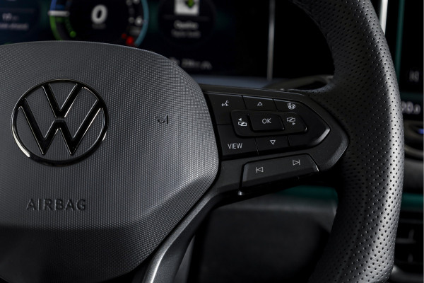 Volkswagen Tayron 1.5 eHybrid 272 PK R-Line Edition | Black Style Pakket | S/K-Panodak | Elek. Trekhaak | Dig. Cockpit | Adapt. Cruise | Stoel-+Stuurverw. | Camera | App. Connect | ECC | Elek. Klep | LM 20" | 5694