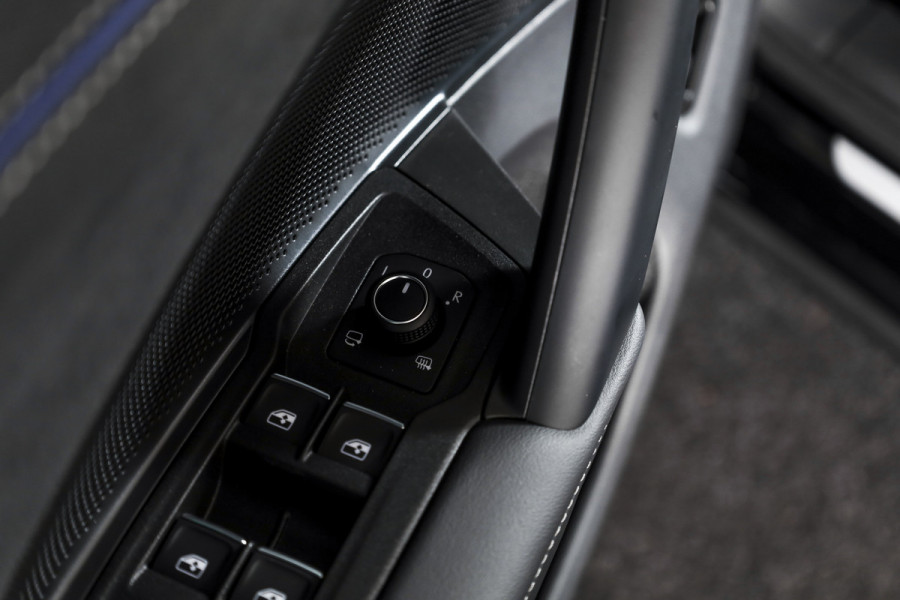 Volkswagen Tayron 1.5 eHybrid 272 PK R-Line Edition | Black Style Pakket | S/K-Panodak | Elek. Trekhaak | Dig. Cockpit | Adapt. Cruise | Stoel-+Stuurverw. | Camera | App. Connect | ECC | Elek. Klep | LM 20" | 5694