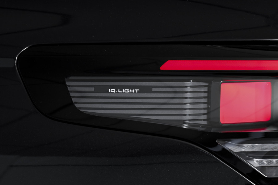 Volkswagen Tayron 1.5 eHybrid 272 PK R-Line Edition | Black Style Pakket | S/K-Panodak | Elek. Trekhaak | Dig. Cockpit | Adapt. Cruise | Stoel-+Stuurverw. | Camera | App. Connect | ECC | Elek. Klep | LM 20" | 5694