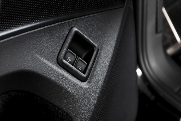 Volkswagen Tayron 1.5 eHybrid 272 PK R-Line Edition | Black Style Pakket | S/K-Panodak | Elek. Trekhaak | Dig. Cockpit | Adapt. Cruise | Stoel-+Stuurverw. | Camera | App. Connect | ECC | Elek. Klep | LM 20" | 5694