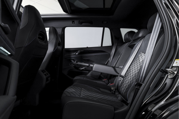 Volkswagen Tayron 1.5 eHybrid 272 PK R-Line Edition | Black Style Pakket | S/K-Panodak | Elek. Trekhaak | Dig. Cockpit | Adapt. Cruise | Stoel-+Stuurverw. | Camera | App. Connect | ECC | Elek. Klep | LM 20" | 5694