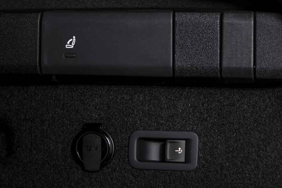 Volkswagen Tayron 1.5 eHybrid 272 PK R-Line Edition | Black Style Pakket | S/K-Panodak | Elek. Trekhaak | Dig. Cockpit | Adapt. Cruise | Stoel-+Stuurverw. | Camera | App. Connect | ECC | Elek. Klep | LM 20" | 5694