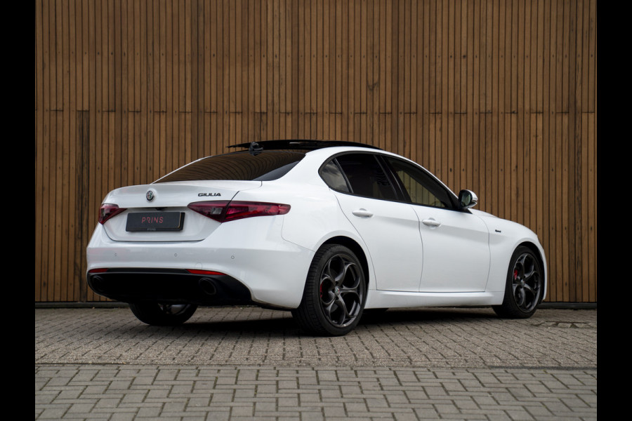 Alfa Romeo Giulia 2.0T Sprint 300pk | Veloce stoelen | Pano-dak | CarPlay | 19 inch