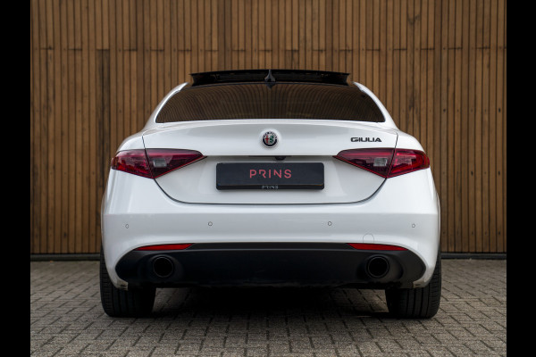 Alfa Romeo Giulia 2.0T Sprint 300pk | Veloce stoelen | Pano-dak | CarPlay | 19 inch